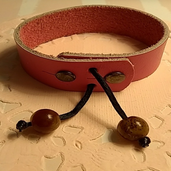 Handmade Leather cuff bracelet - Picture 2 of 8